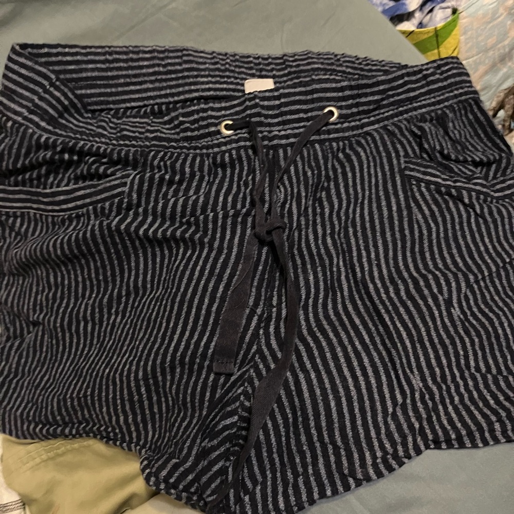 Striped gap shorts